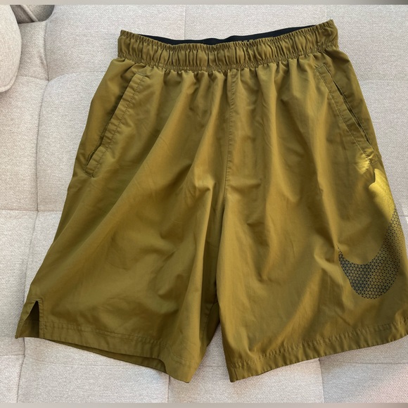Nike Dri fit run green shorts M no liner - Picture 2 of 6